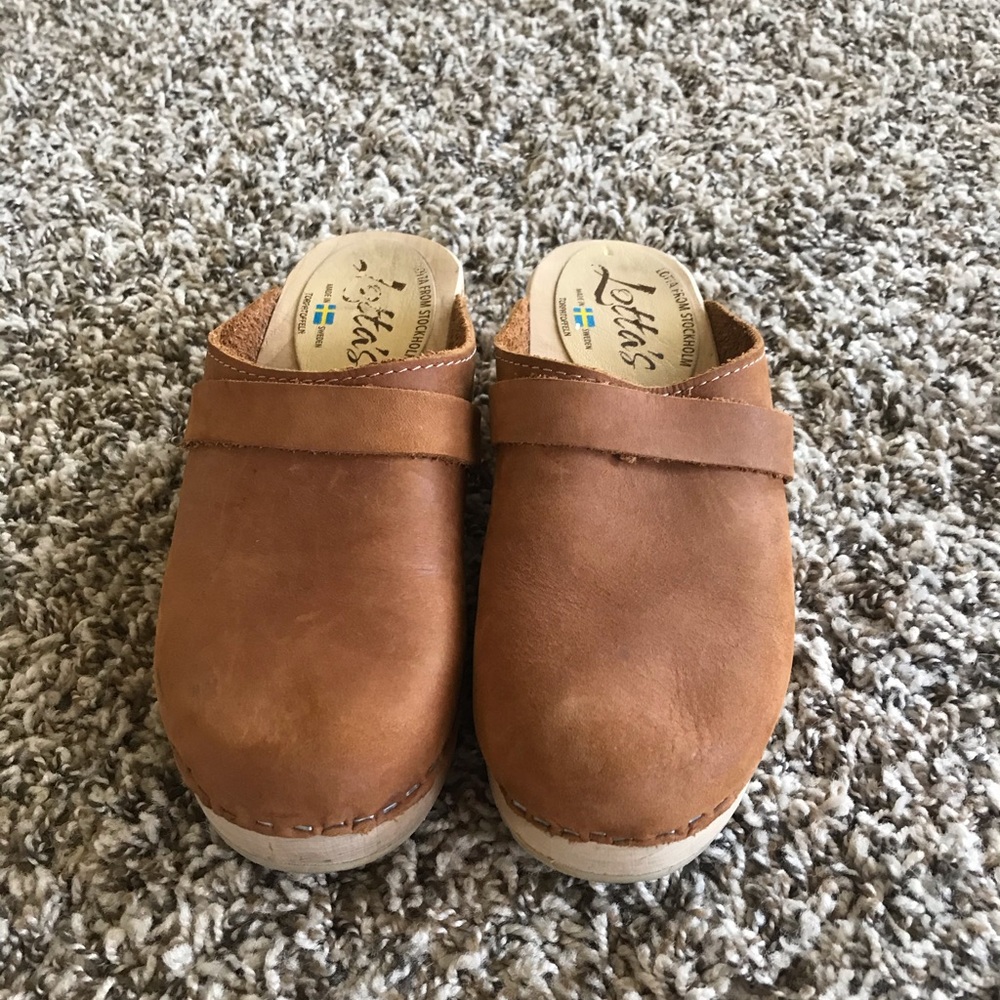 Lotta from Stockholm brown oiled nubuck clogs